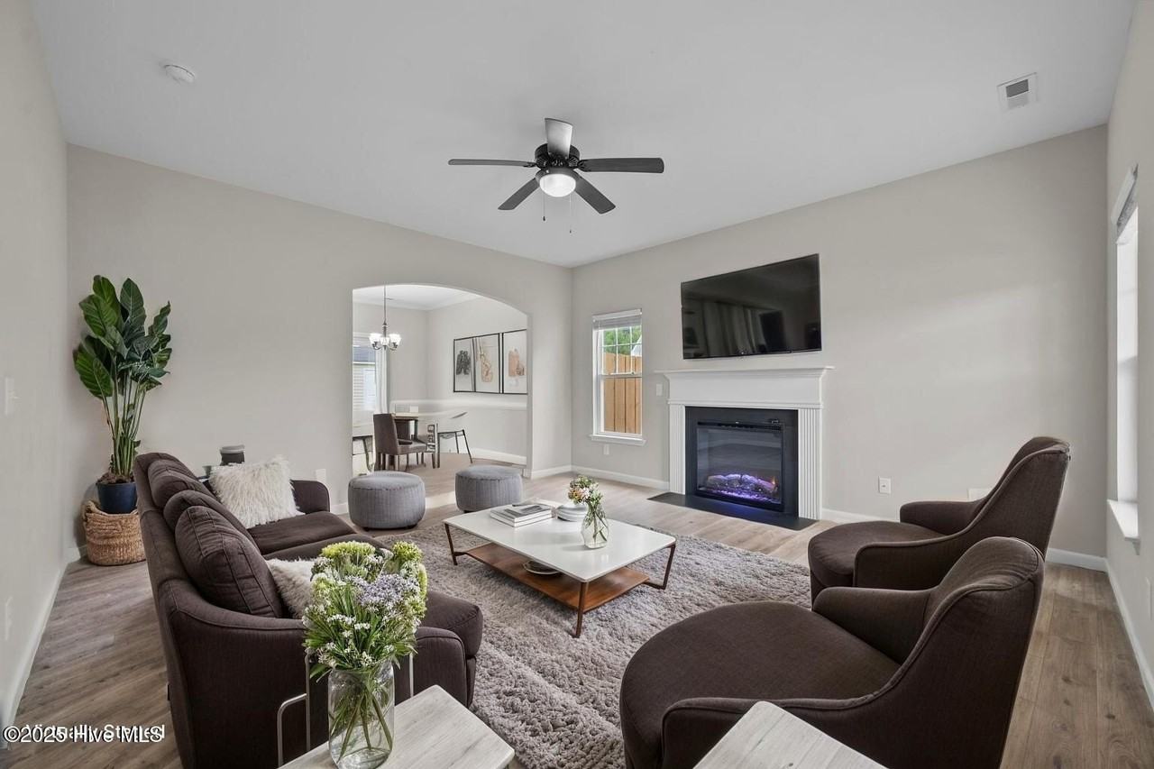 413 Wind Sail Ct - Photo 5 of 34