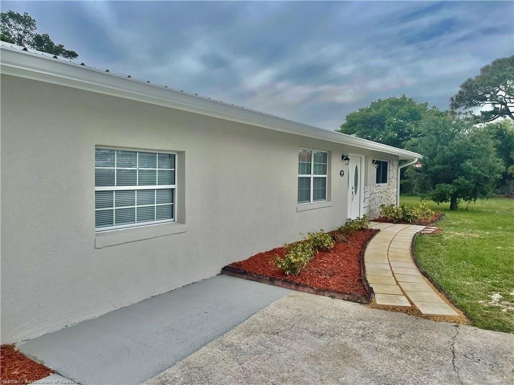1409 Palm Way - Photo 5 of 36