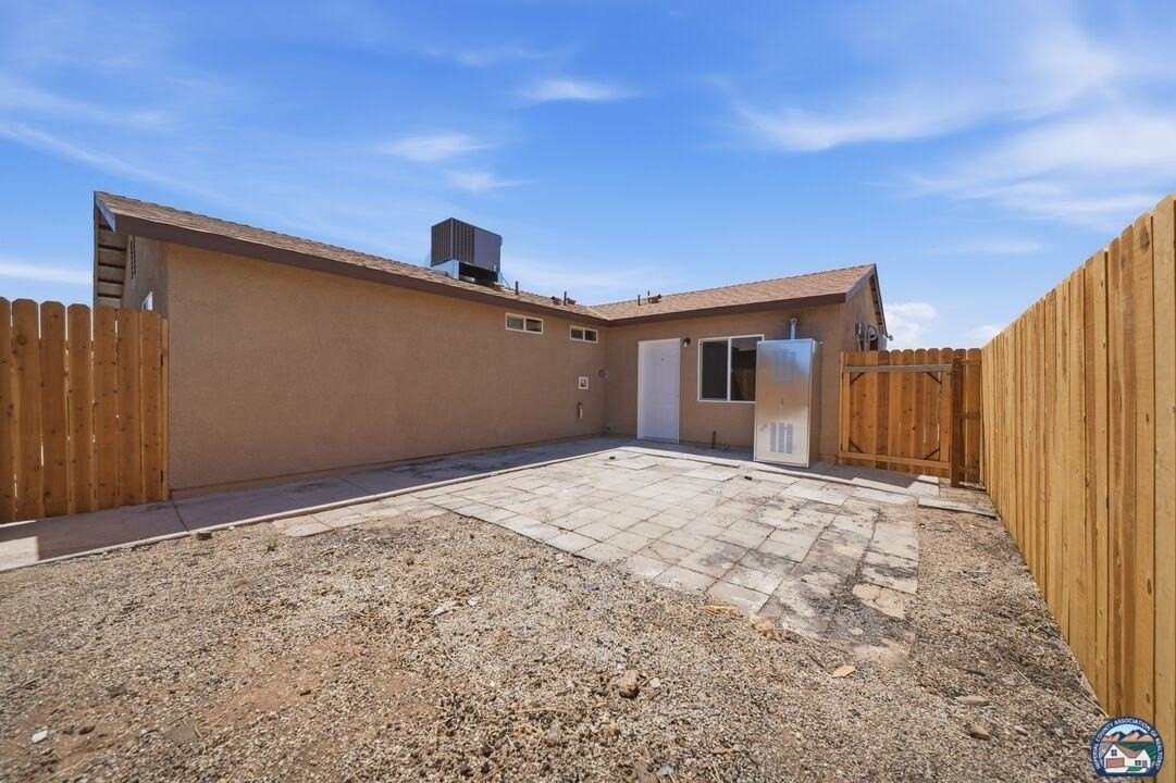 1077 Wozencraft St #3
