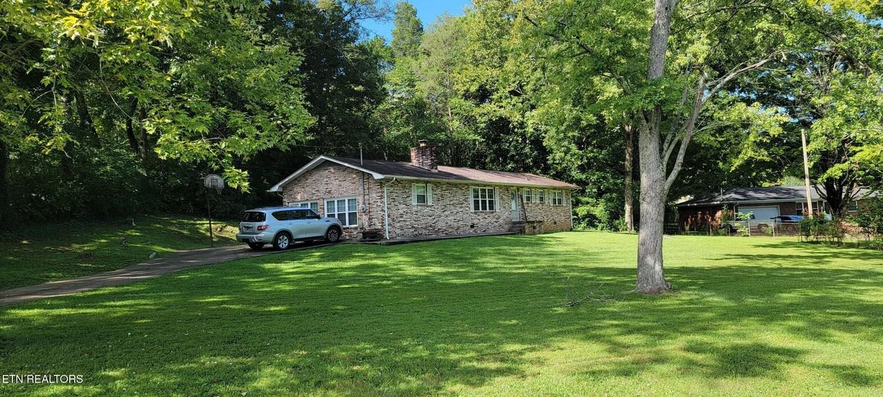 7101 Rollins Rd - Photo 2 of 23