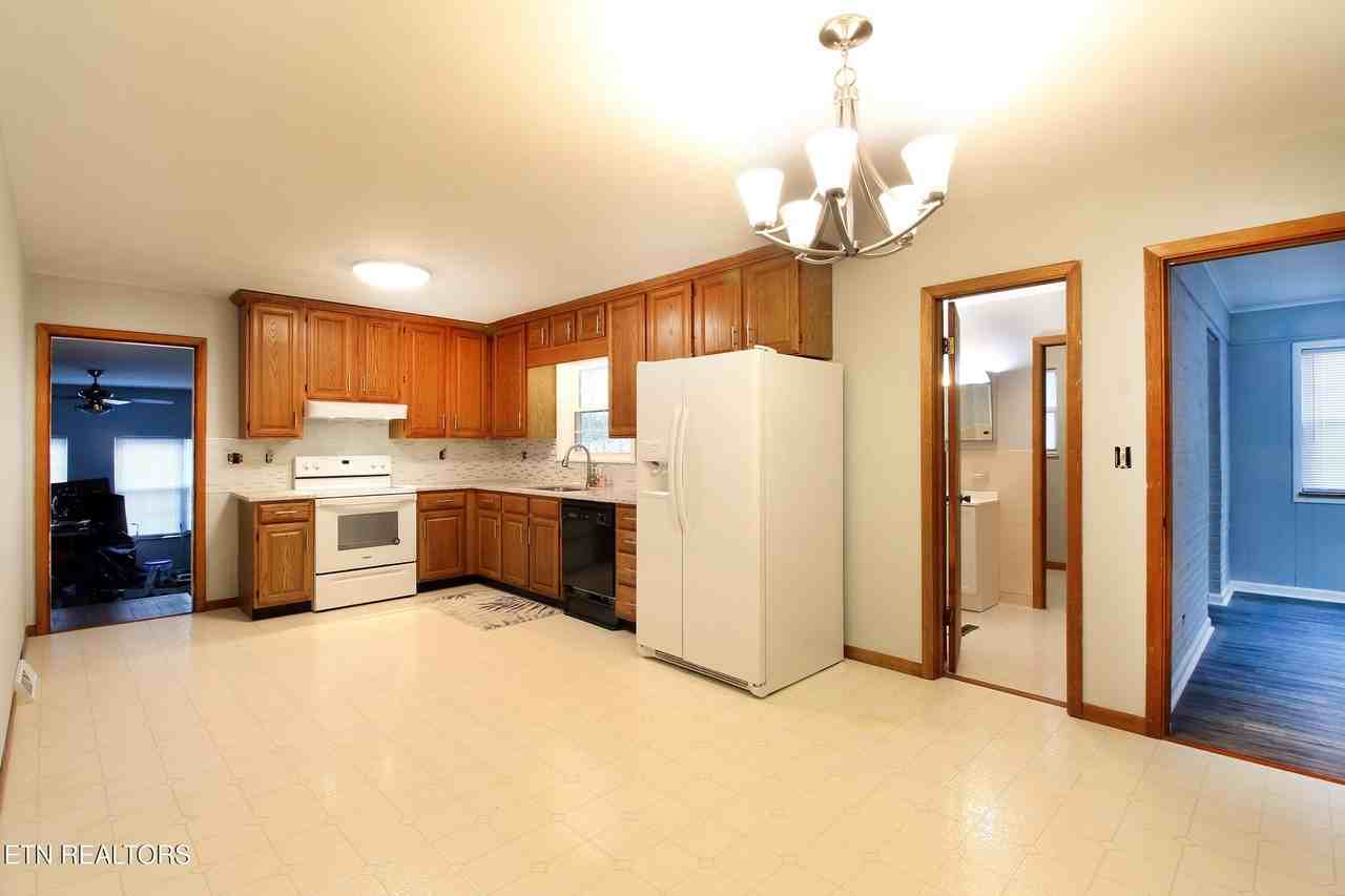 7101 Rollins Rd - Photo 5 of 23