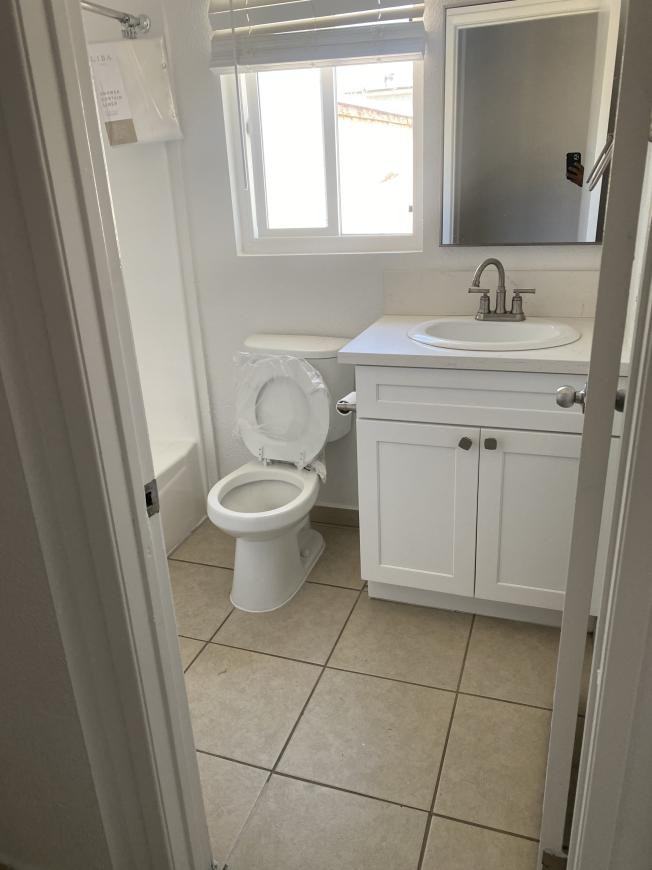 15236 Nordhoff St - Photo 5 of 10