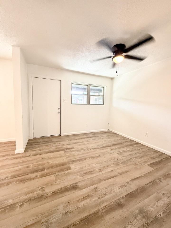 1710 9th St #32 - Photo 7 of 25