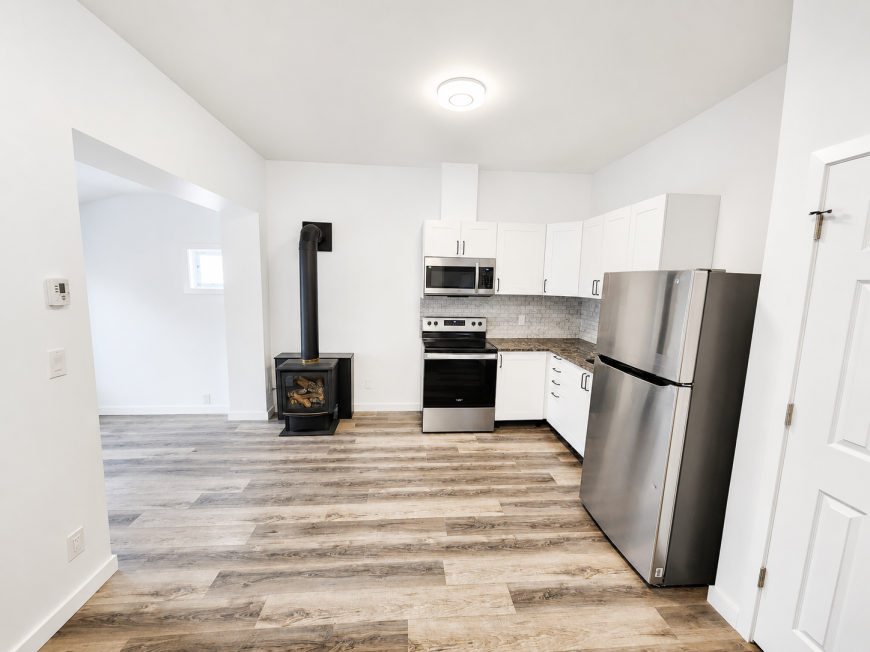 135 Charlotte St - Photo 2 of 9