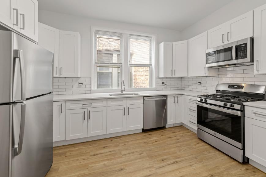1349 W Taylor St - Photo 2 of 10
