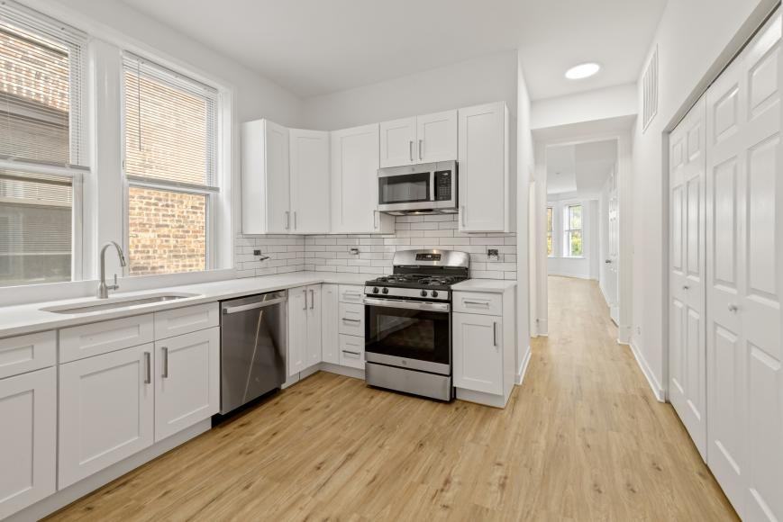 1349 W Taylor St - Photo 3 of 10
