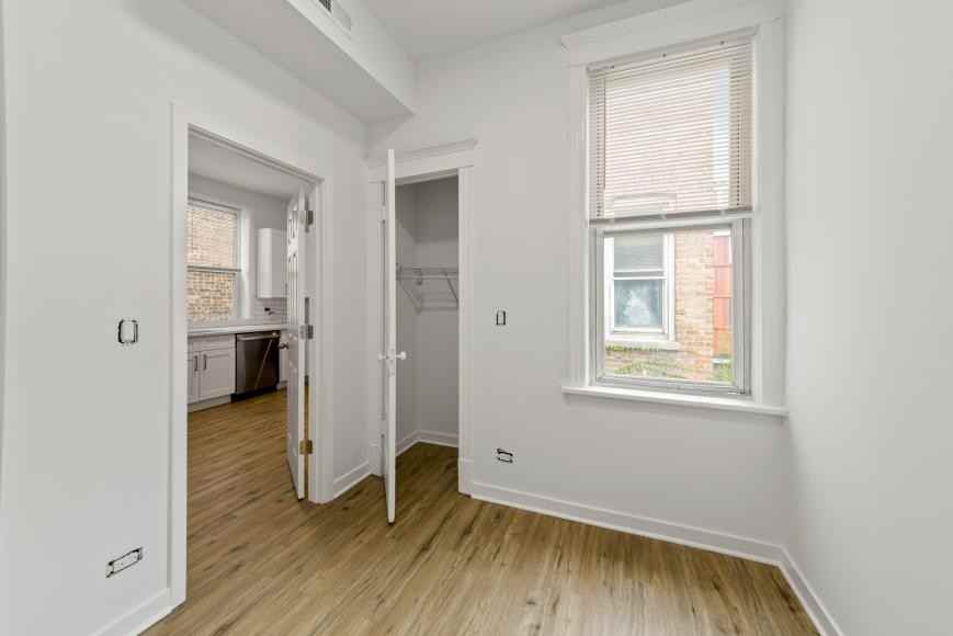 1349 W Taylor St - Photo 5 of 10