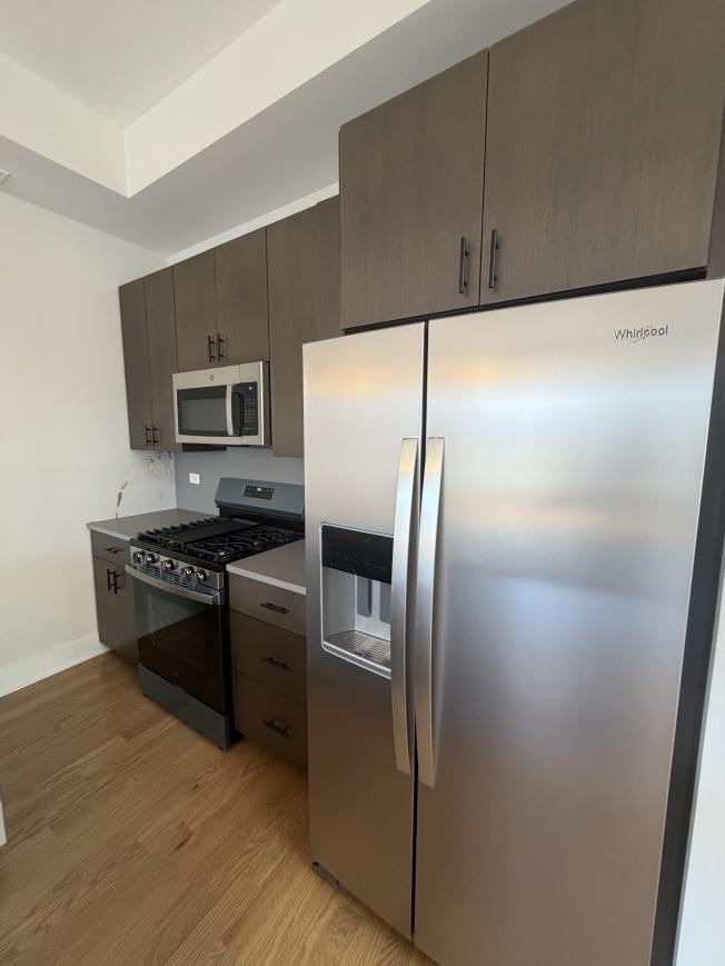 3354 N Sheffield Ave - Photo 3 of 10
