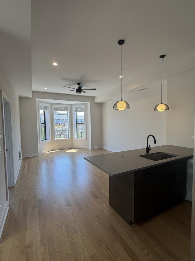 3354 N Sheffield Ave - Photo 5 of 10