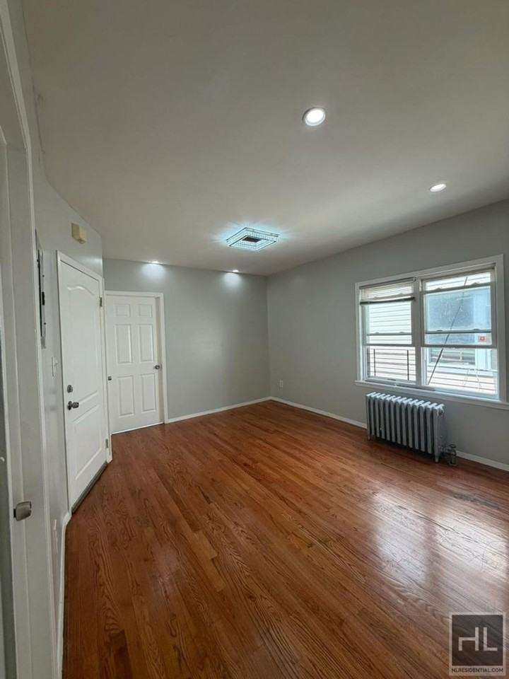 9519 77th St - Photo 3 of 10