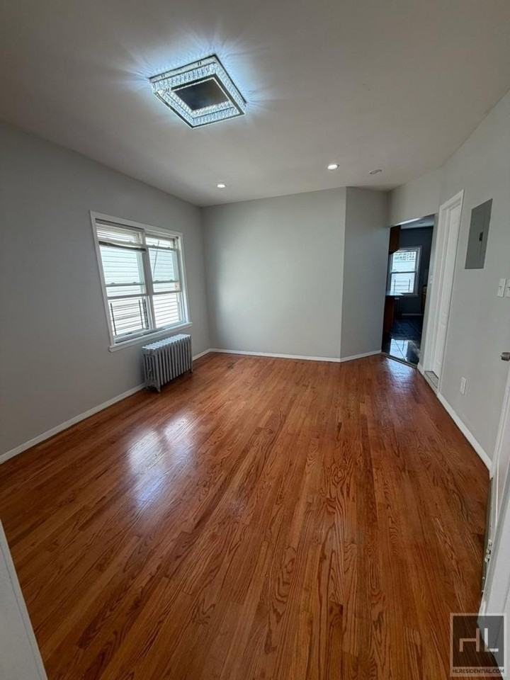 9519 77th St - Photo 4 of 10