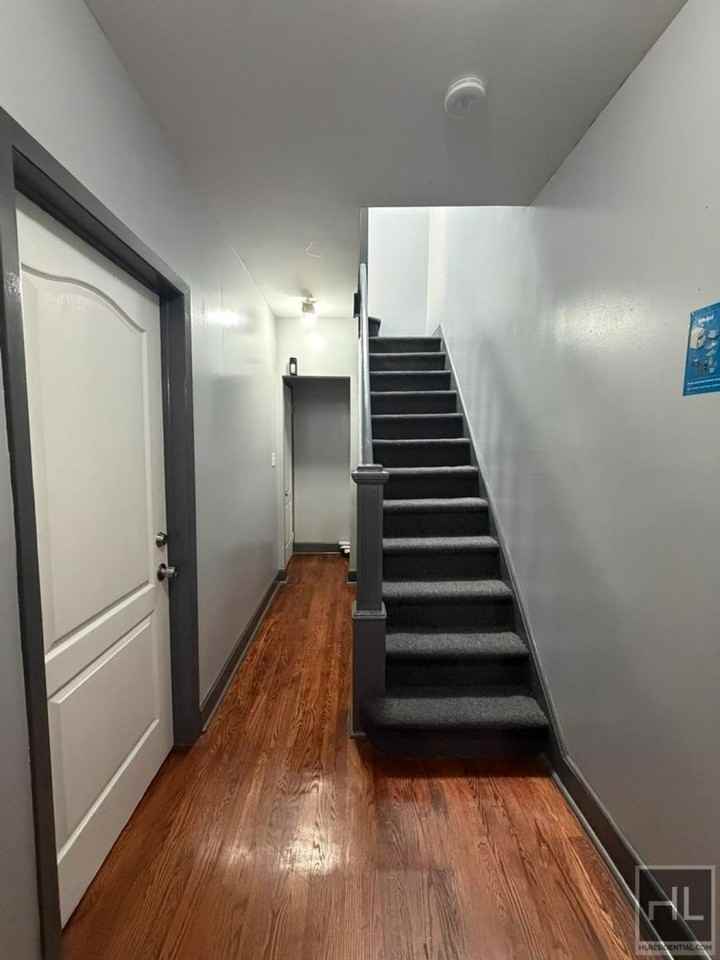 9519 77th St - Photo 6 of 10