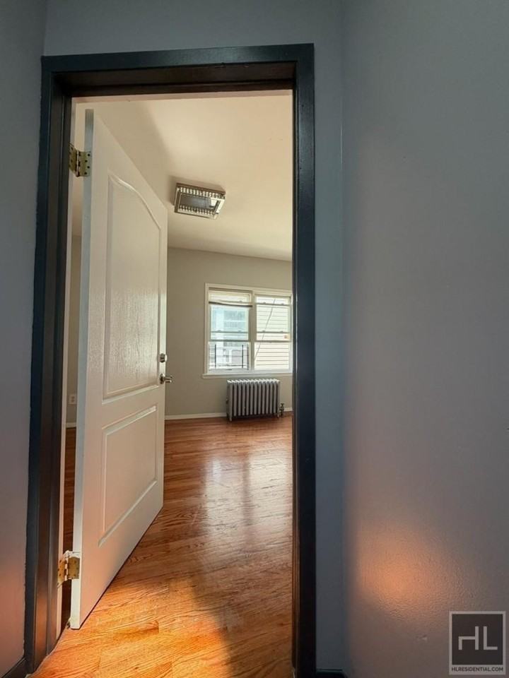 9519 77th St - Photo 7 of 10