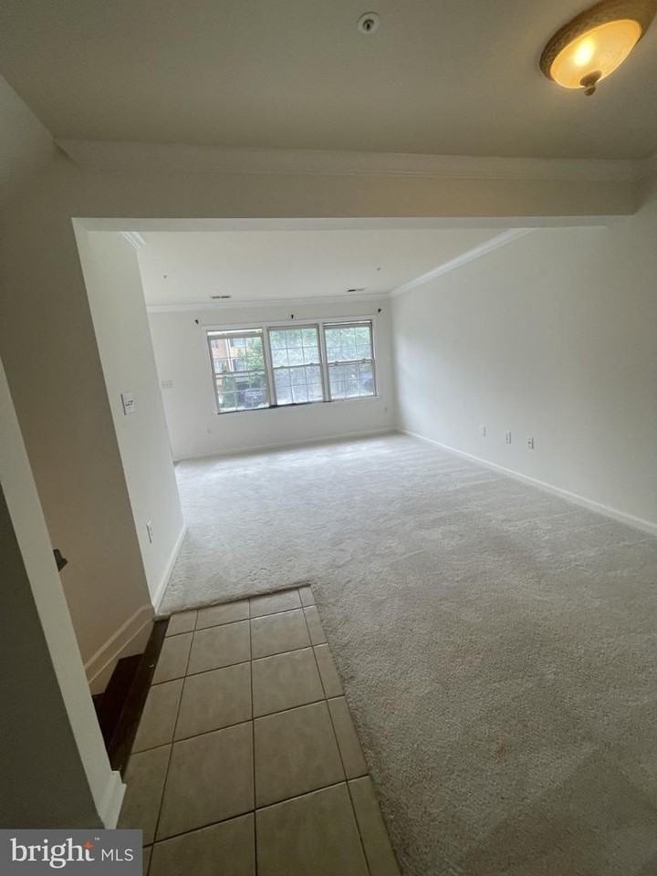1323 Lindsay Ln - Photo 3 of 26