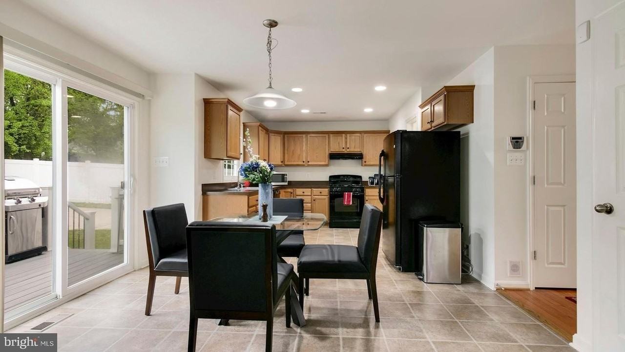 2427 Fort Dr - Photo 4 of 25