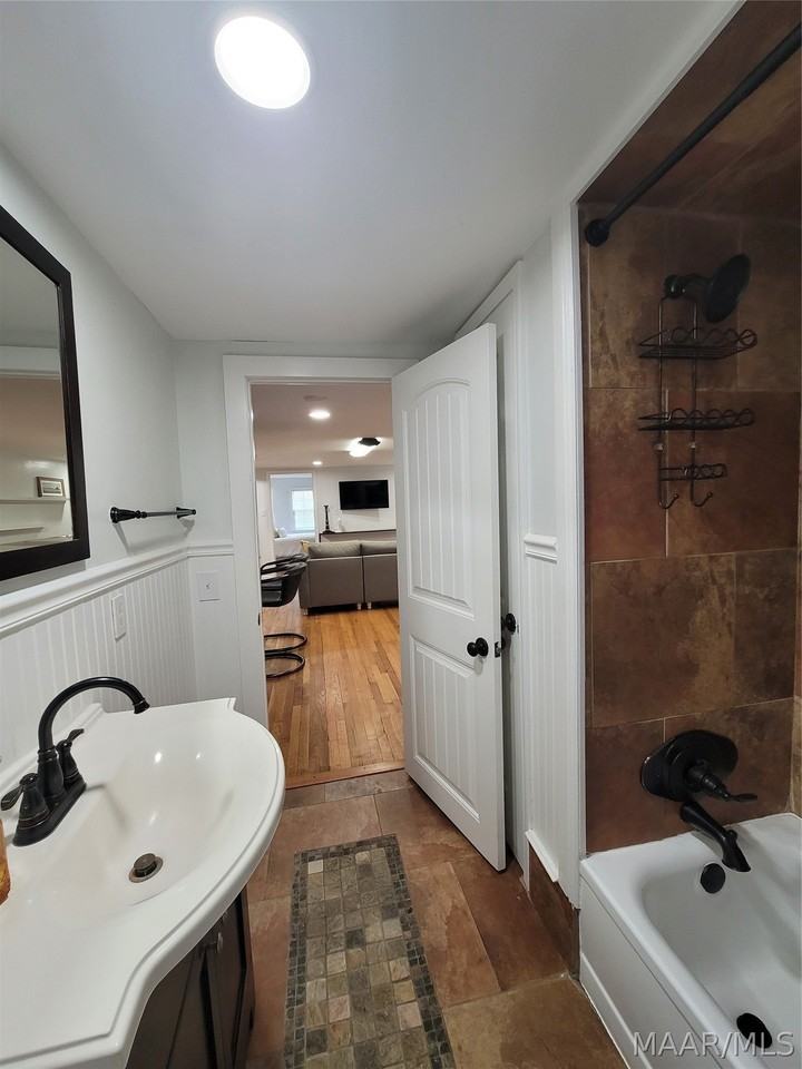 2137 Madison Ave - Photo 6 of 32