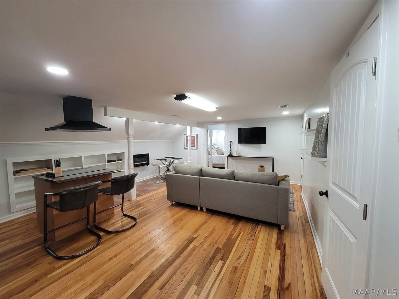2137 Madison Ave - Photo 7 of 32