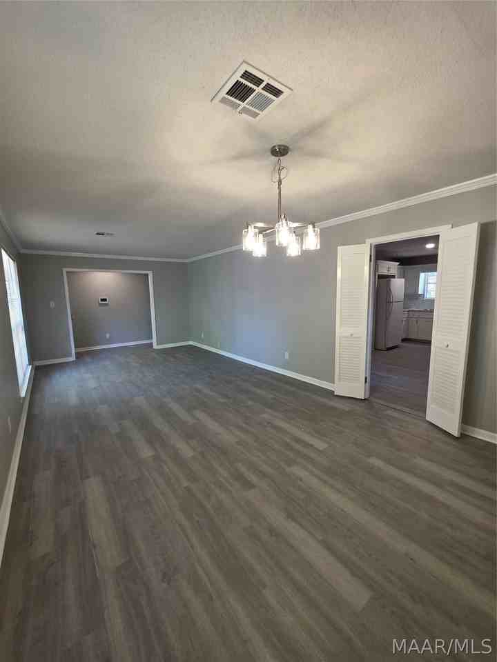 744 Ledyard Pl - Photo 4 of 22