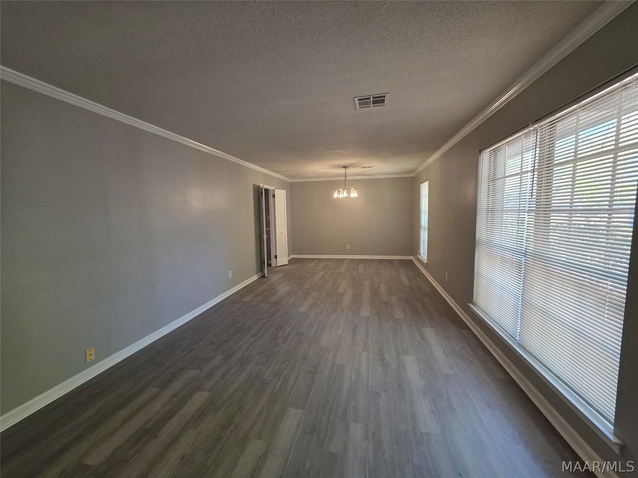744 Ledyard Pl - Photo 6 of 22