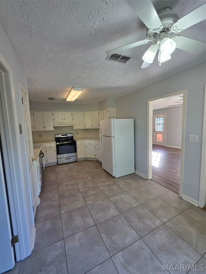 6225 Whitewater Ct - Photo 2 of 24
