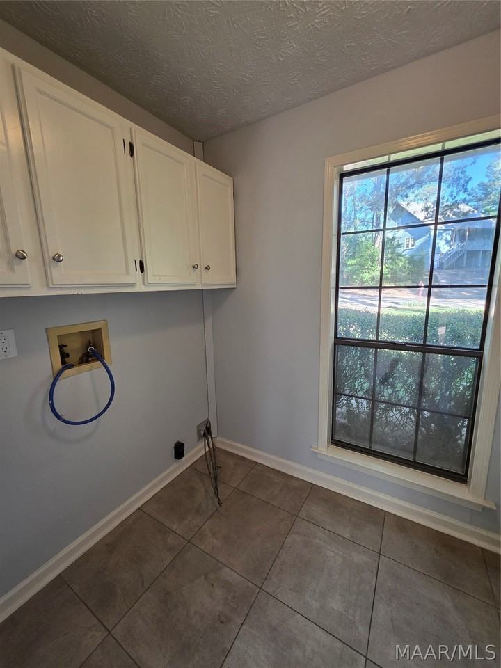 6225 Whitewater Ct - Photo 4 of 24