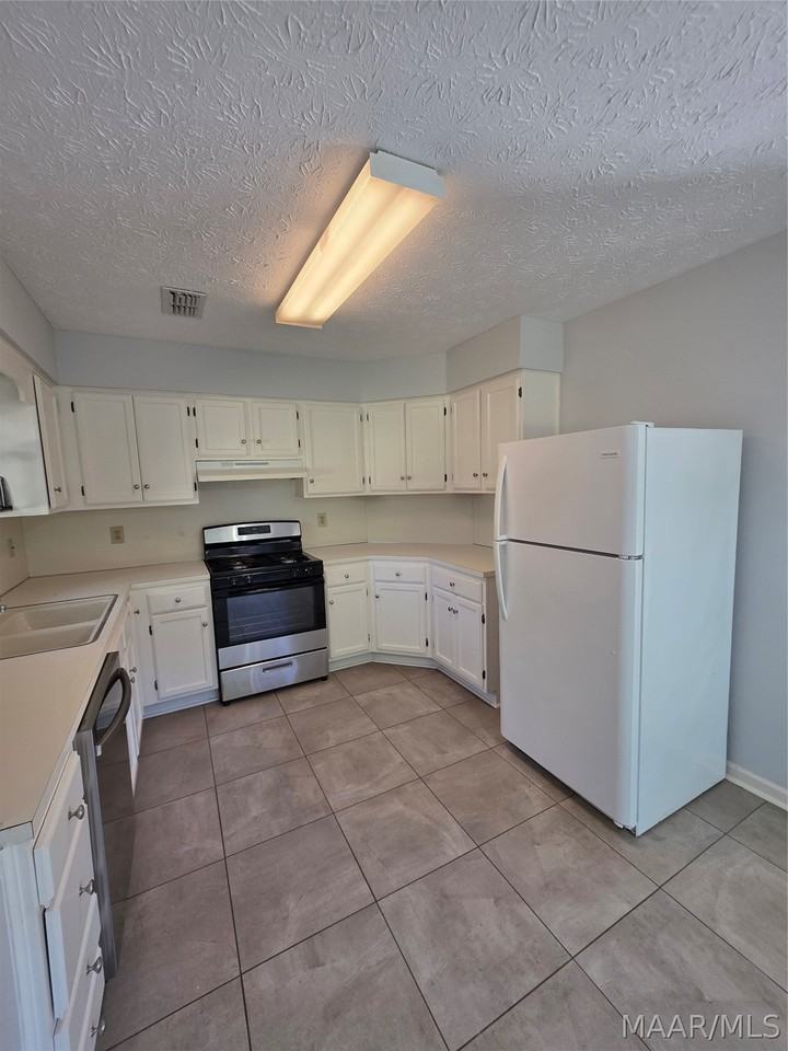 6225 Whitewater Ct - Photo 5 of 24