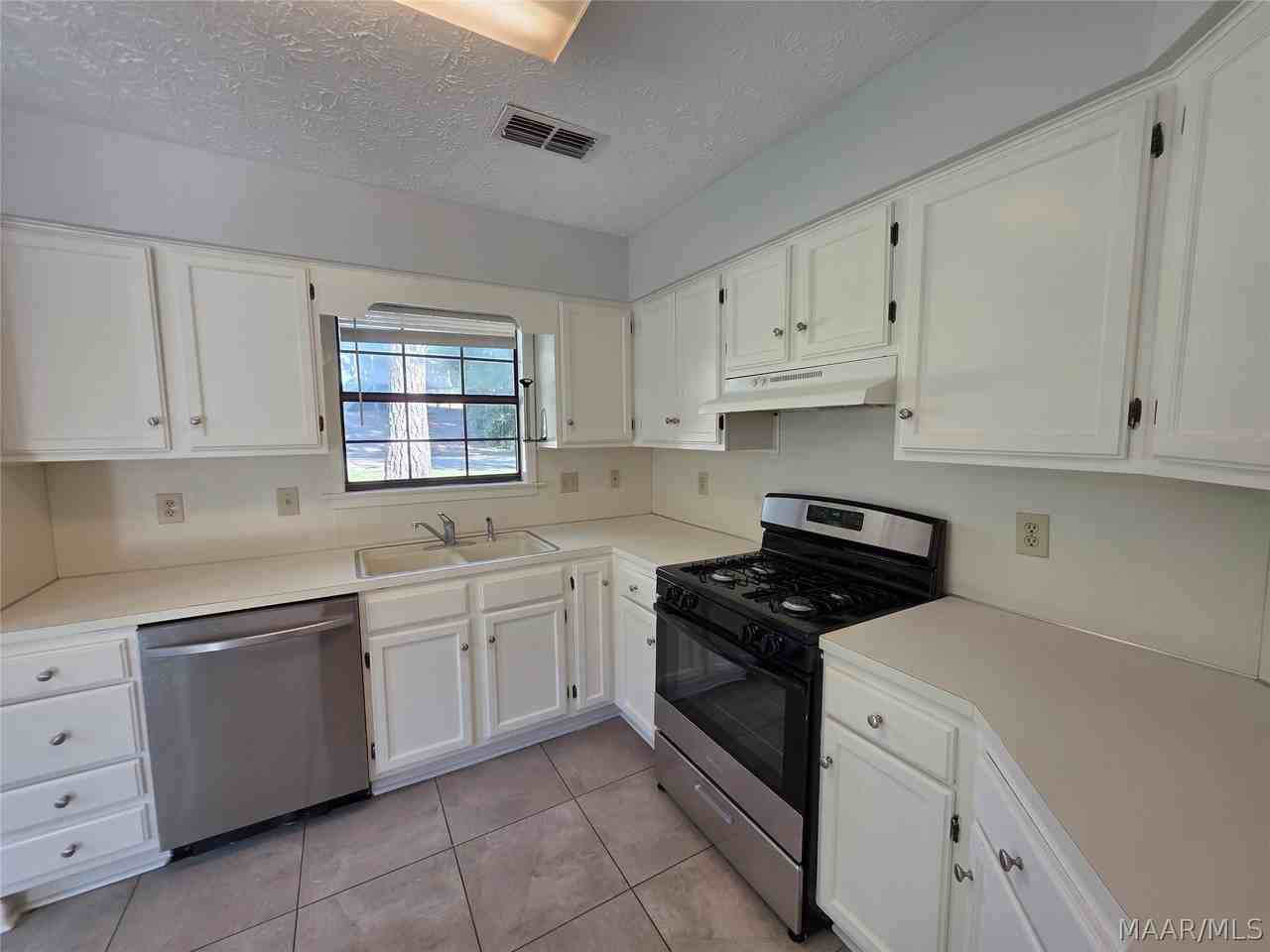 6225 Whitewater Ct - Photo 6 of 24