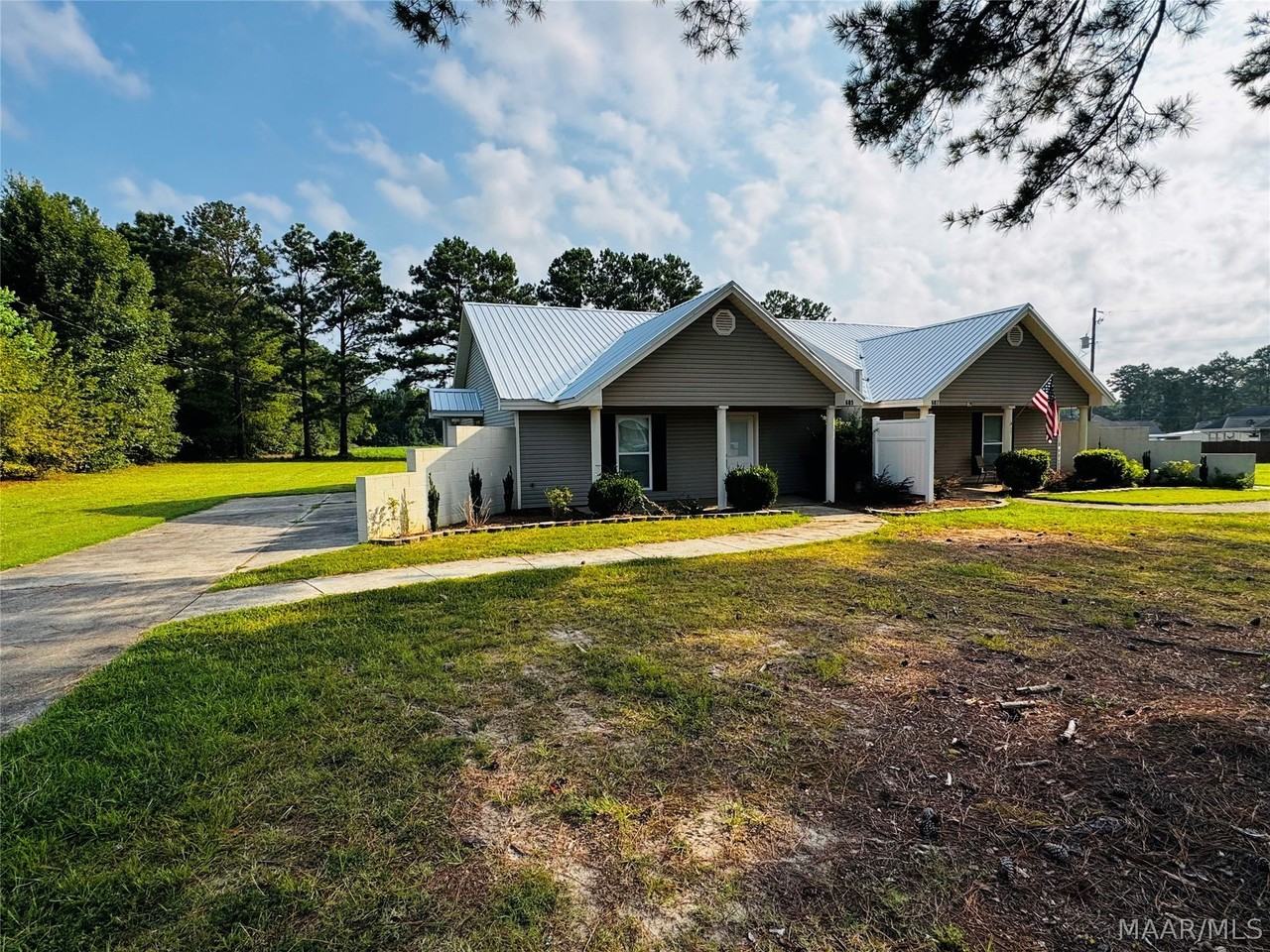 605 Blackberry Rd