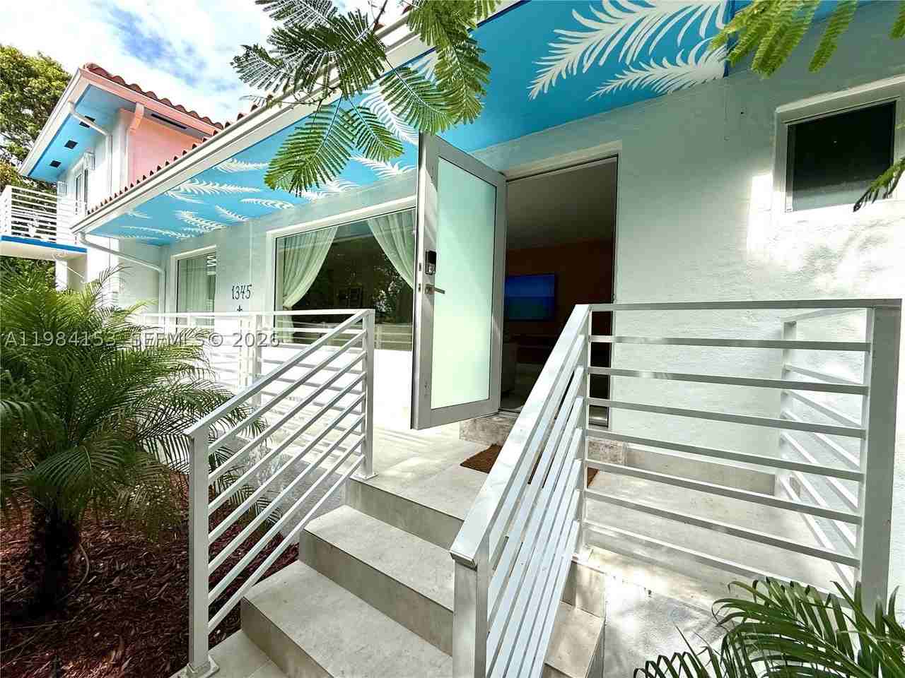 1345 Sw 14th Ave - Photo 3 of 50