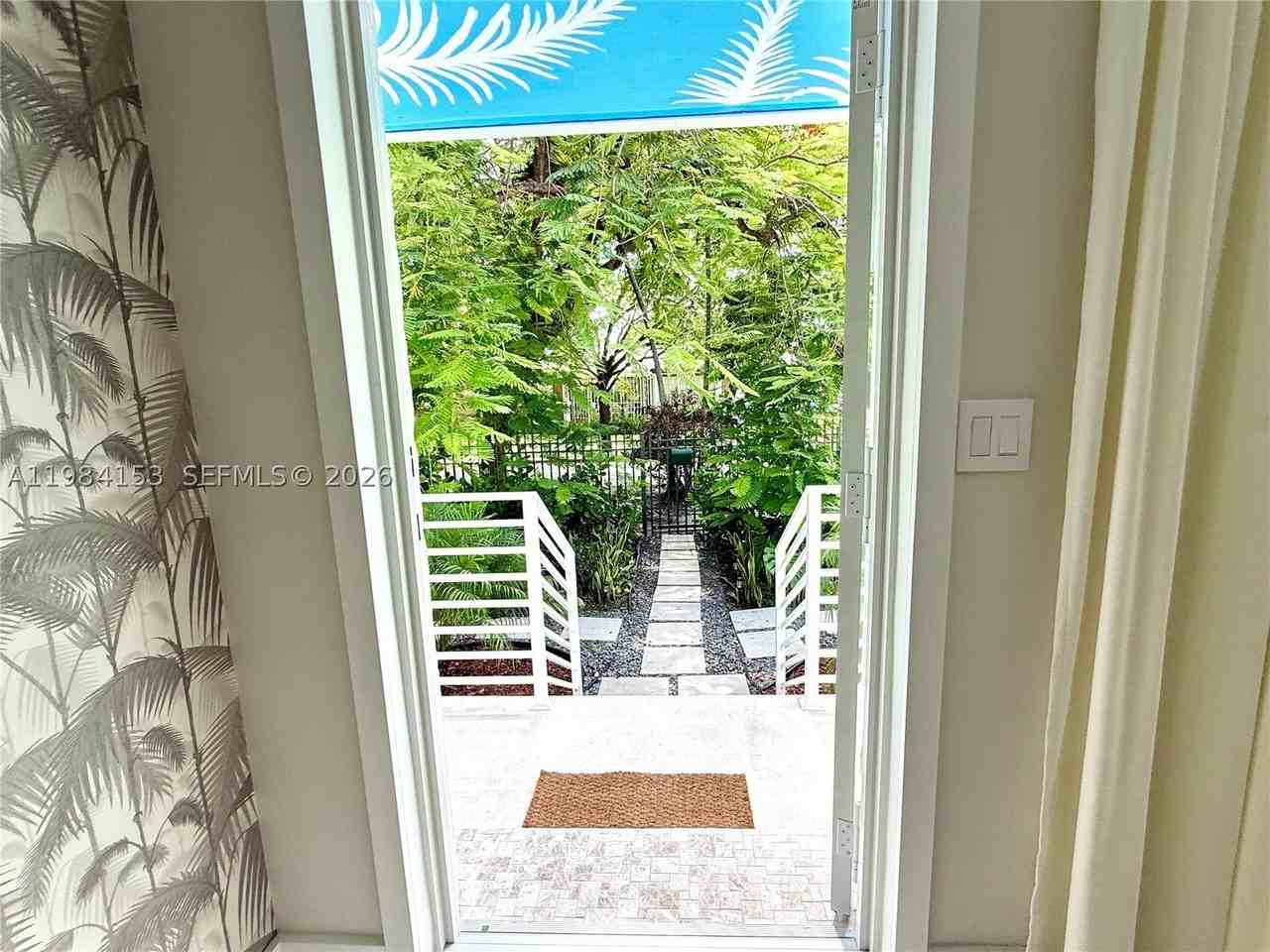 1345 Sw 14th Ave - Photo 4 of 50