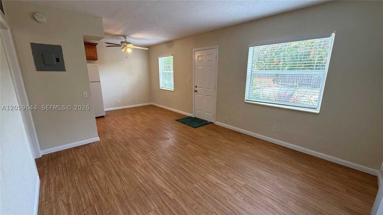 1310 Ne 14th Ave #4 - Photo 5 of 14