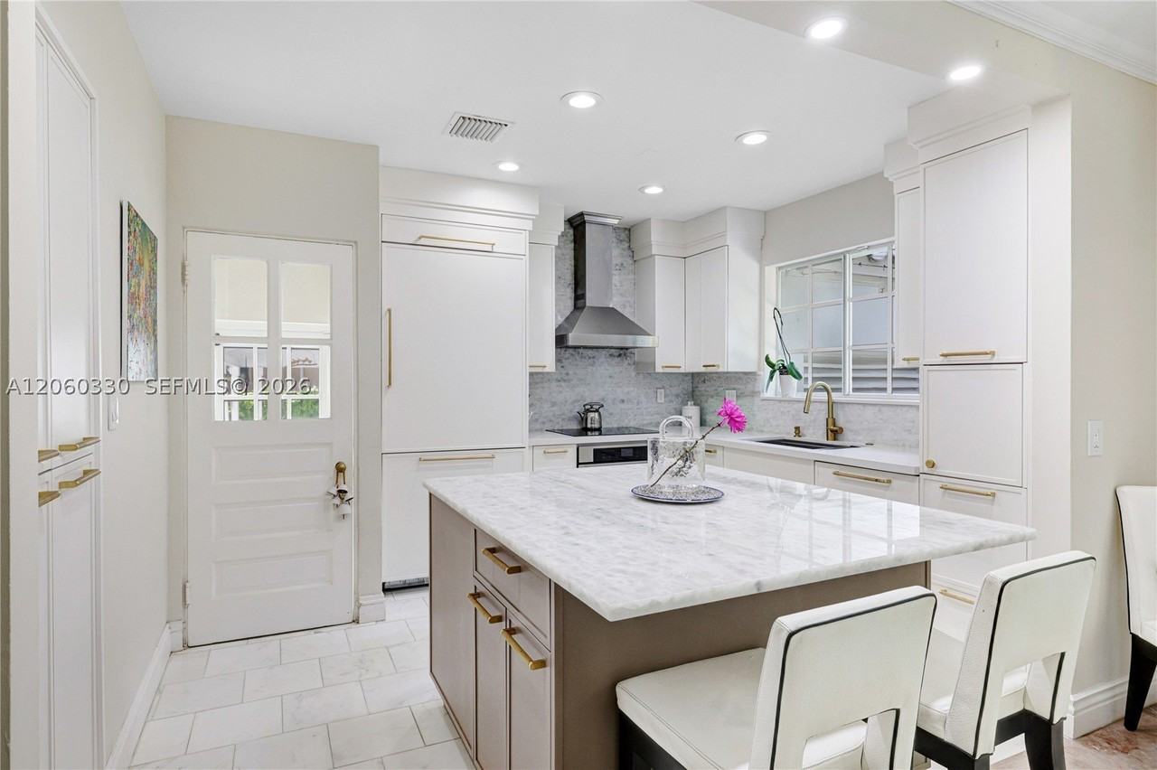 349 Ne 96th St - Photo 5 of 13