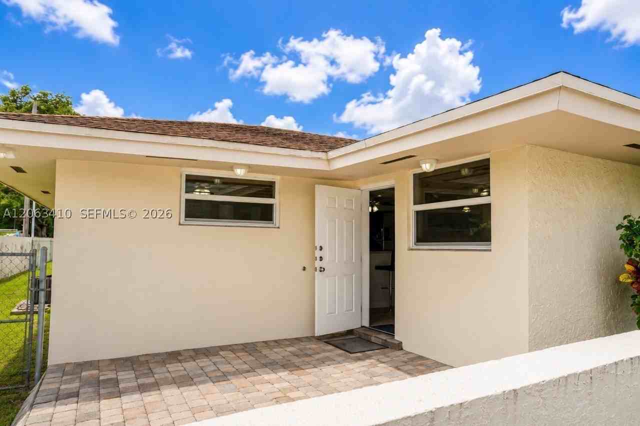 5780 Sw 61st St #5780 - Photo 2 of 14