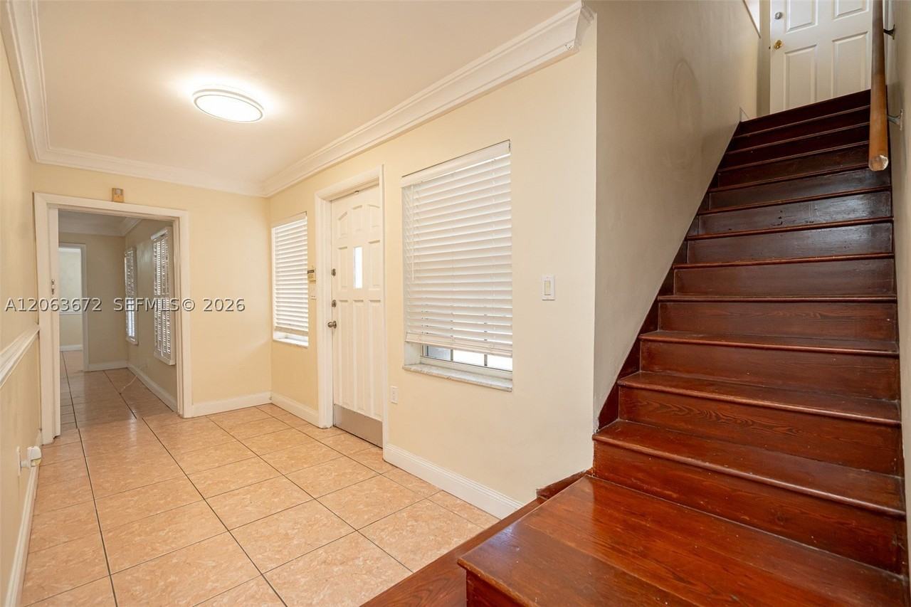 5613 Pierce St #1 - Photo 5 of 40