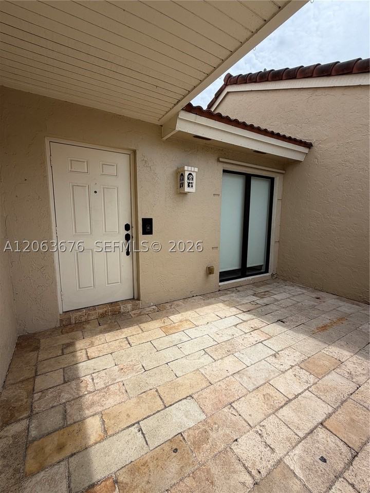 6445 Nw 171st St - Photo 3 of 30