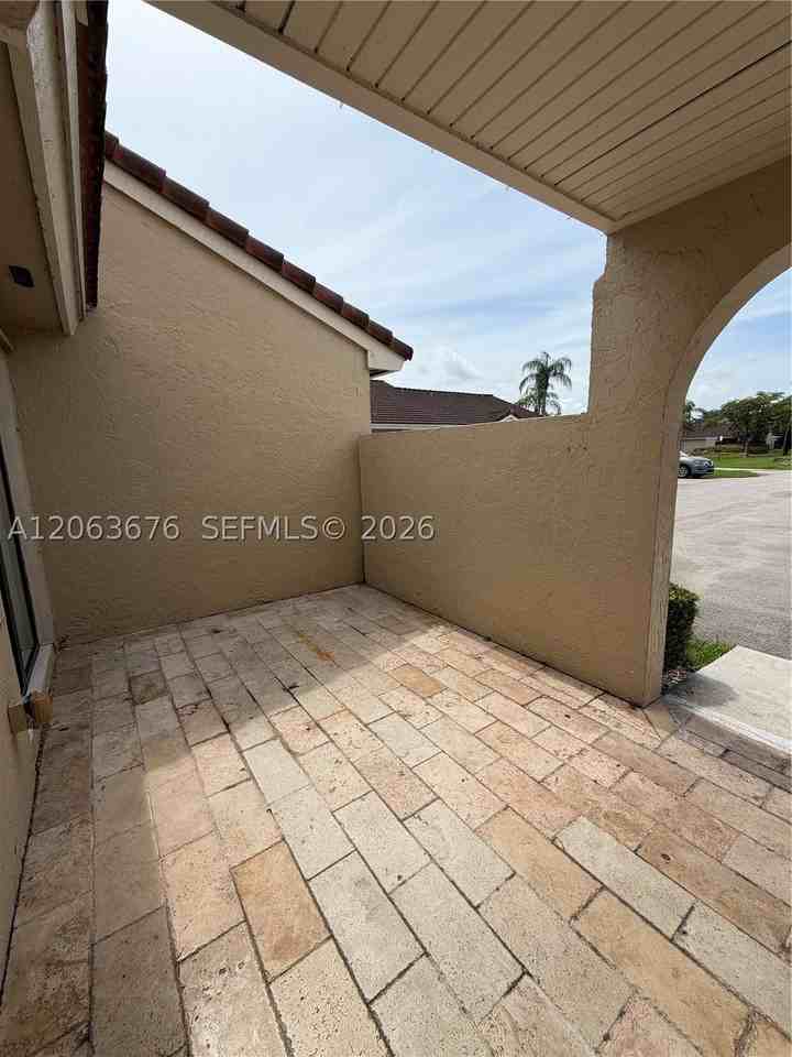 6445 Nw 171st St - Photo 4 of 30