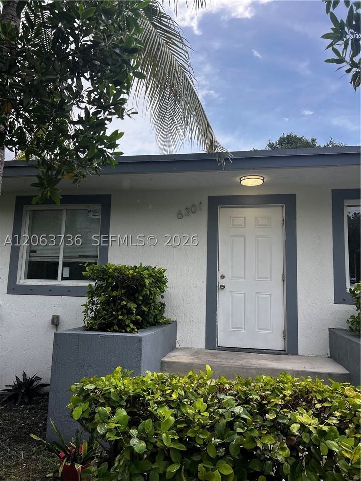 6301 Nw 1st Pl - Photo 2 of 43