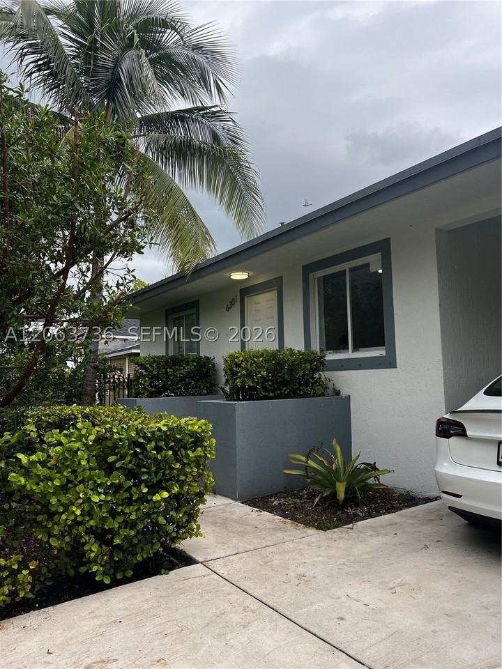 6301 Nw 1st Pl - Photo 3 of 43