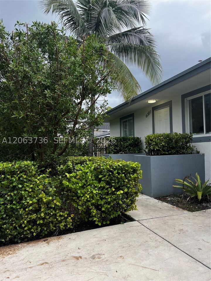 6301 Nw 1st Pl - Photo 4 of 43