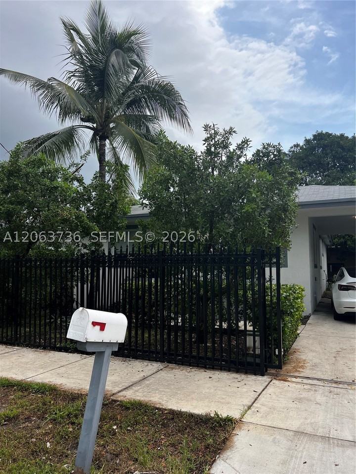6301 Nw 1st Pl - Photo 5 of 43