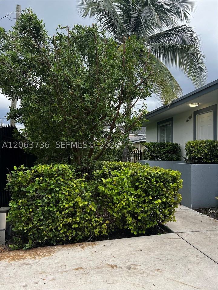 6301 Nw 1st Pl - Photo 6 of 43
