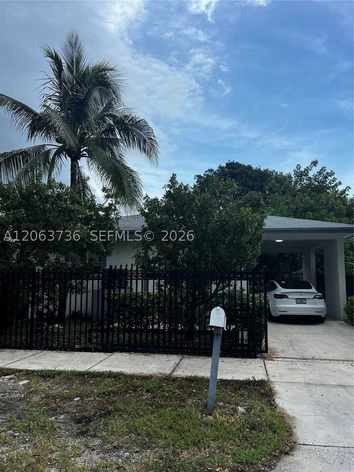 6301 Nw 1st Pl - Photo 7 of 43