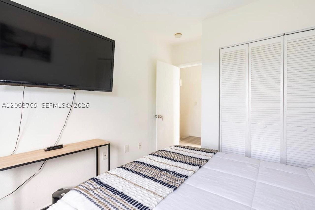 925 Sw 8th St #A - Photo 5 of 20