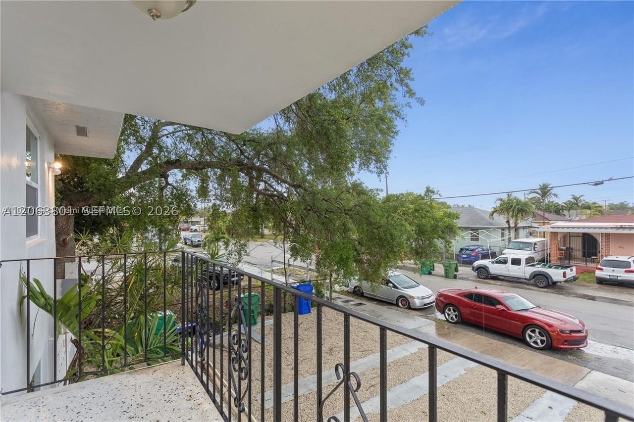 3290 Nw 4th St #3290 - Photo 3 of 13