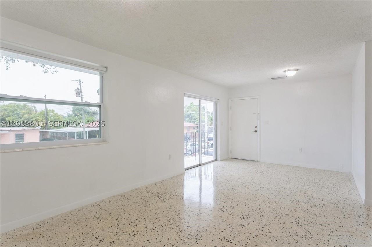 3290 Nw 4th St #3290 - Photo 4 of 13