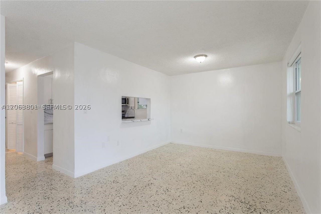 3290 Nw 4th St #3290 - Photo 5 of 13