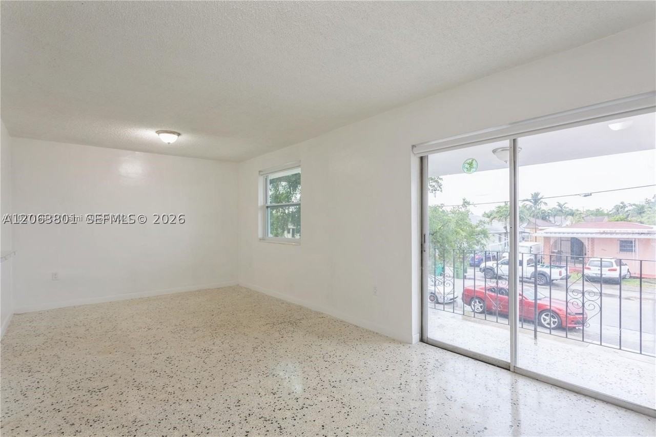 3290 Nw 4th St #3290 - Photo 6 of 13