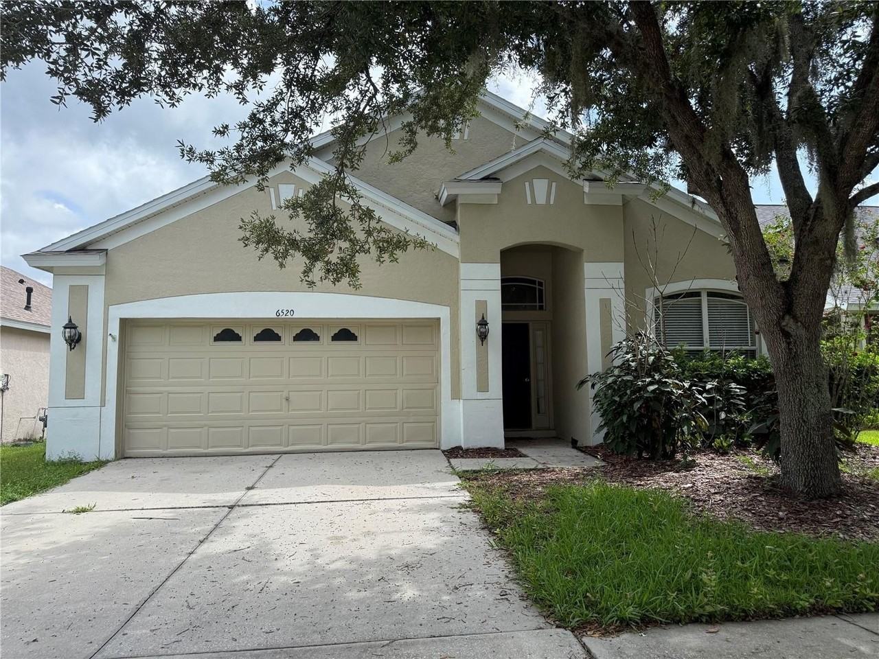 6520 Bridgecrest Dr - Photo 2 of 37