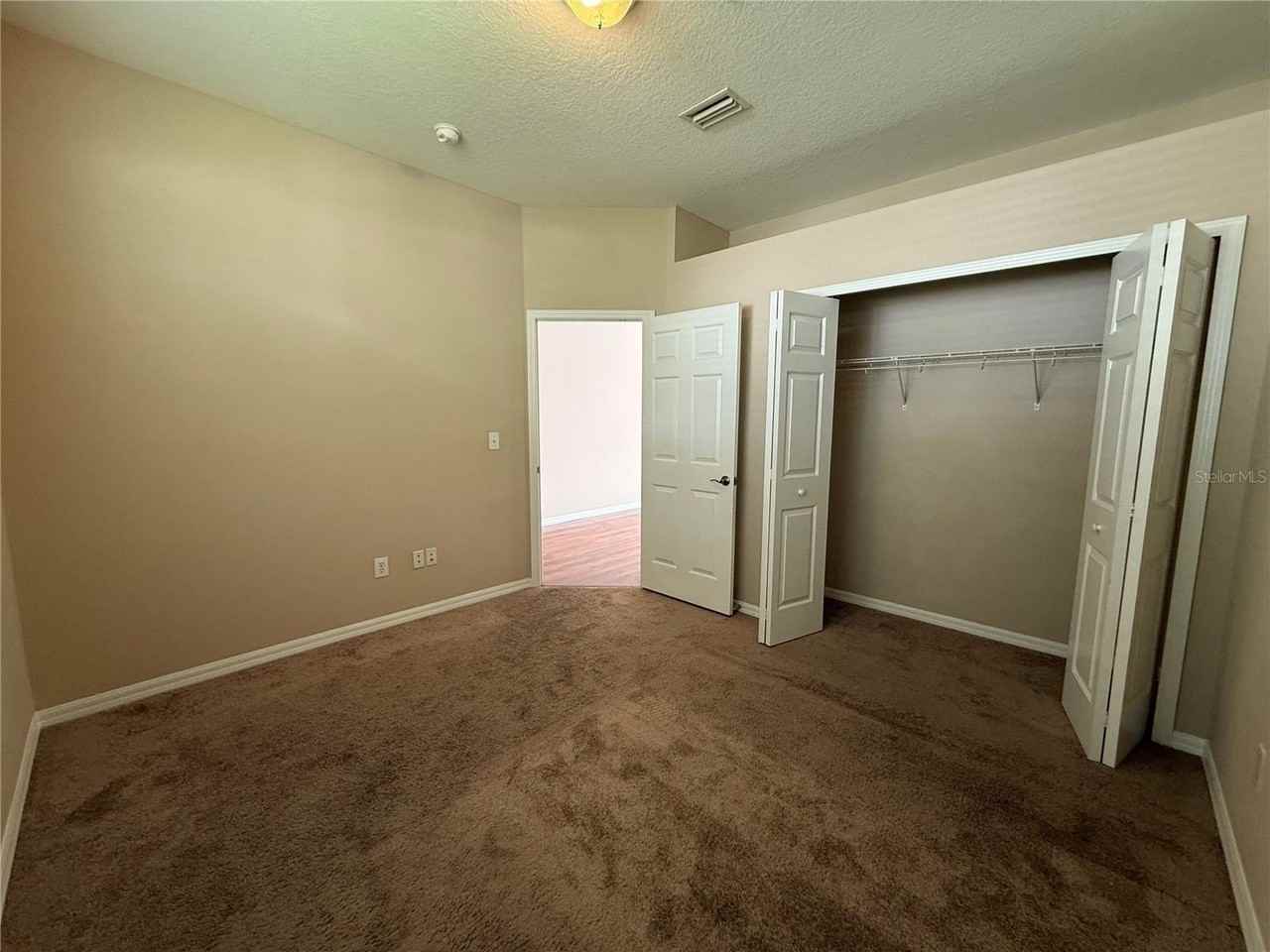 6520 Bridgecrest Dr - Photo 3 of 37