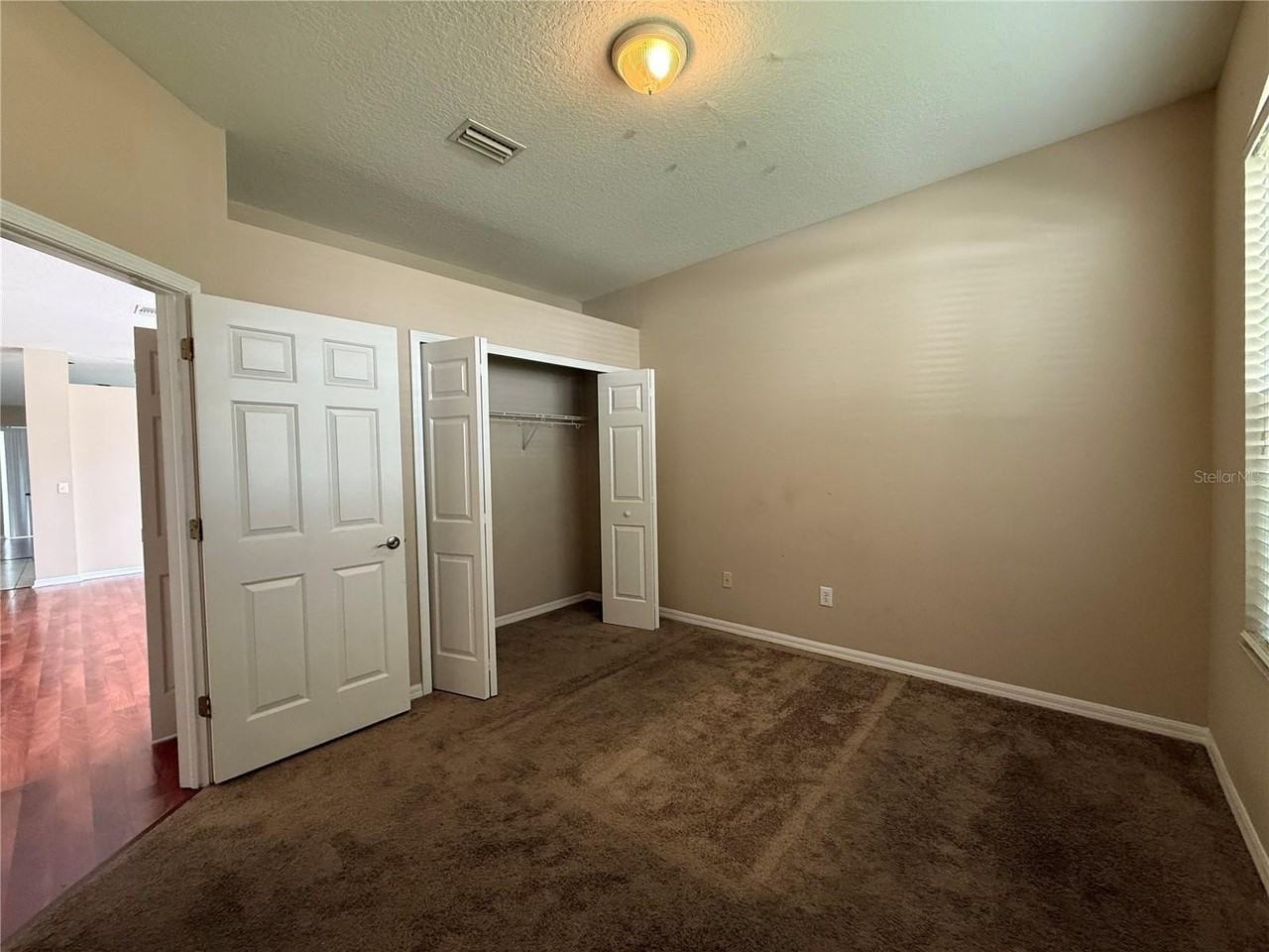 6520 Bridgecrest Dr - Photo 4 of 37